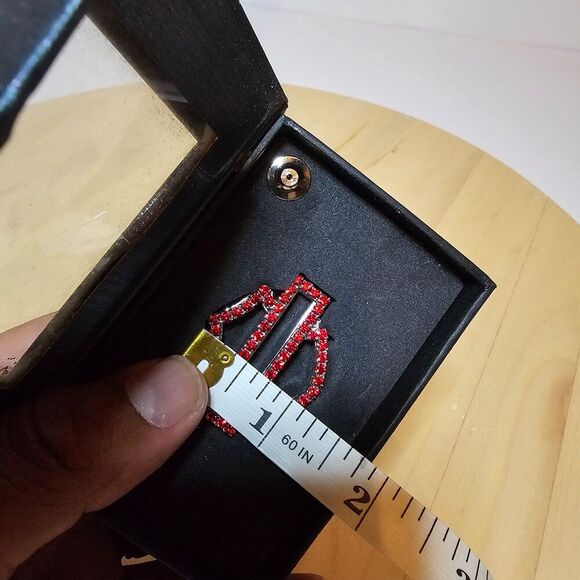 HARLEY-DAVIDSON 2007 BLING BAR & SHIELD Red Crystals PIN 1.5"x2" New In Box - Picture 4 of 4